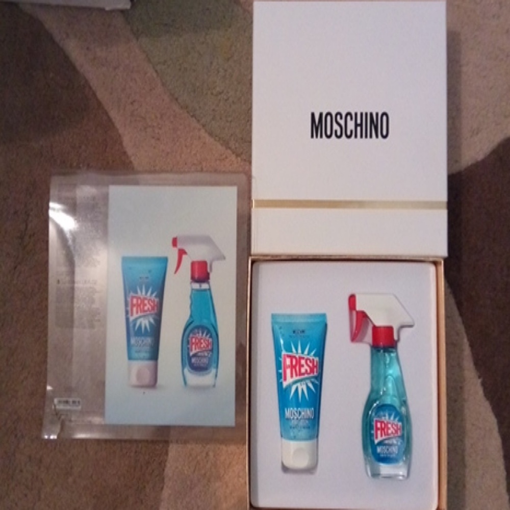 Aunthentic Moschino Fresh Couture